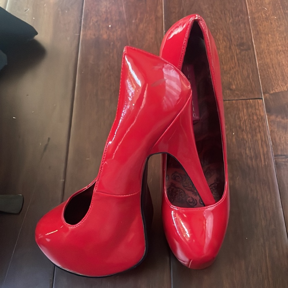 Red heels. - Picture 2 of 2